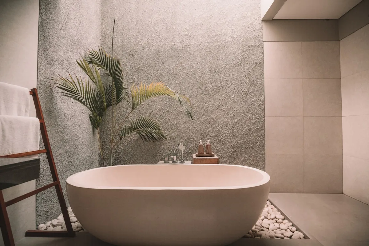 round hill estate, bathroom