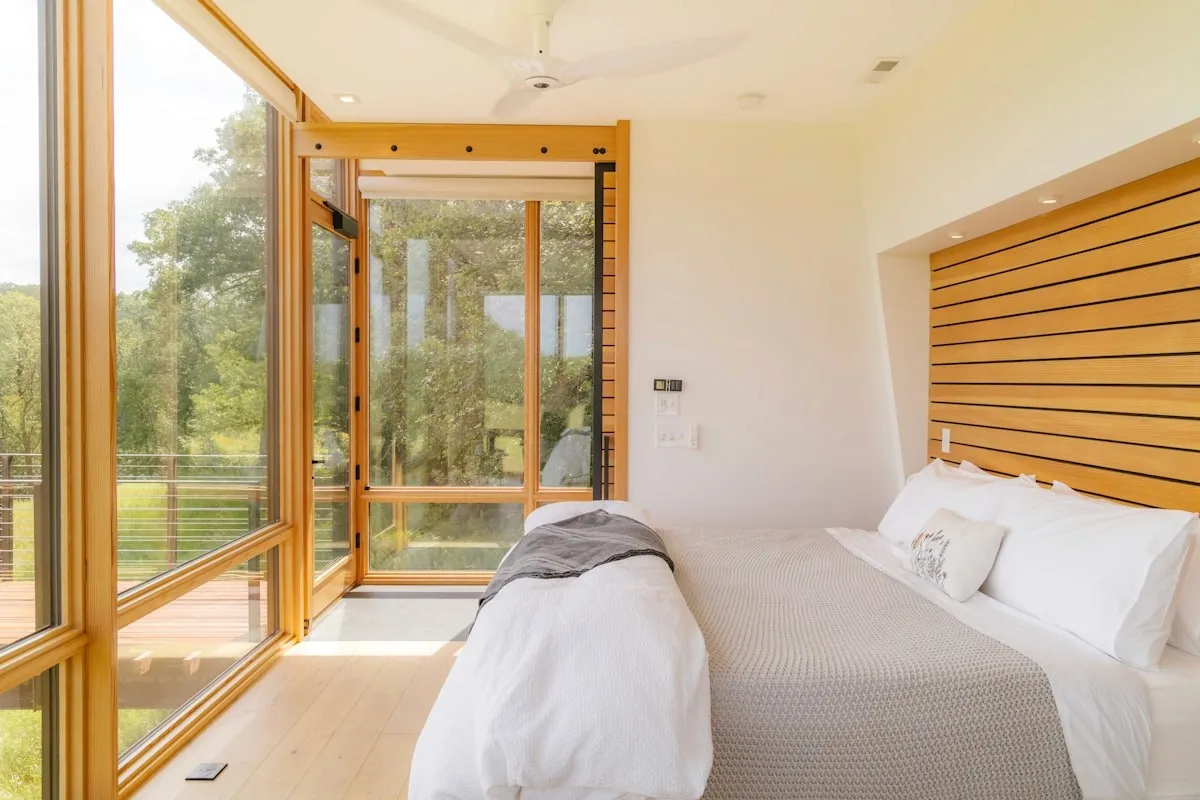 round hill estate, bedroom