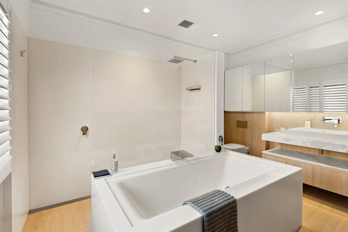 seaside serenity, bathroom